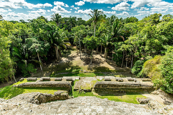 belize lamanai temple maya foret jungle monplanvoyage