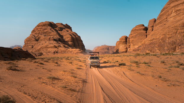 wadi rum voiture desert nature jordanie monplanvoyage