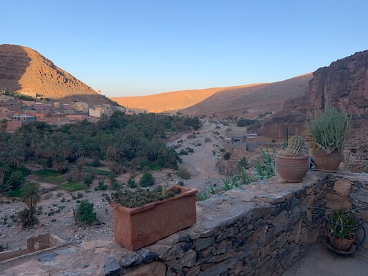 anti atlas vue canyon hotel amtoudi maroc monplanvoyage