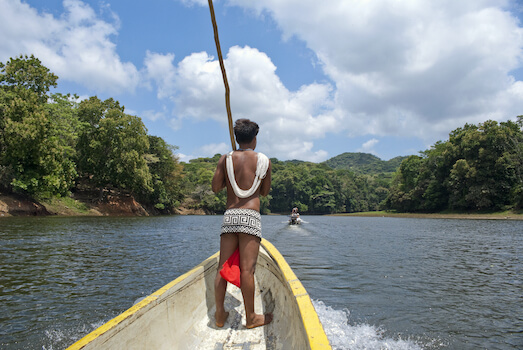 embera tribu indigene communaute pirogue fleuve panama monplanvoyage