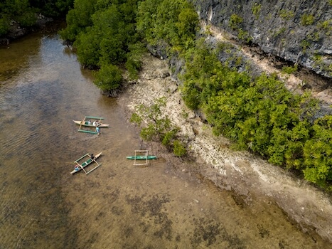 lamanok ile pirogue bateau grottes philippines archipel monplanvoyage