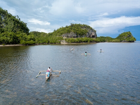 lamanok ile pirogue bateau mangrove philippines archipel monplanvoyage