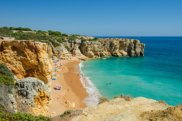 albufeira plage sable falaise eau turquoise portugal monplanvoyage