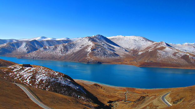 route shigatse paysage lac montagne tibet monplanvoyage
