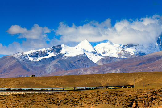 tibet sky train paysage montagne monplanvoyage